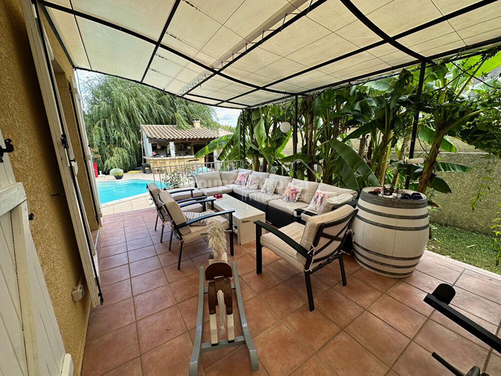 Vente Maison Villa 4 chambres avec terrasse et piscine sur 704m2 de terrain arboré Clarensac