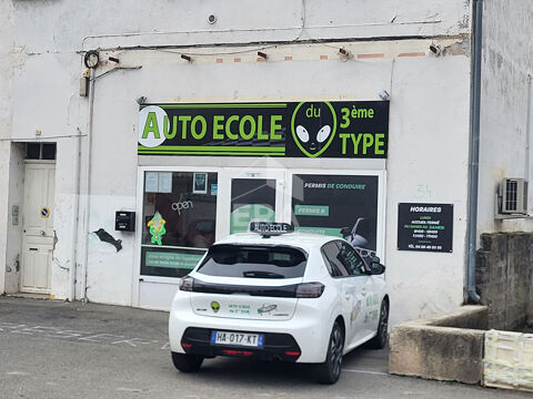 Local commercial ( vente des murs) Sisteron, tr&egrave;s bonne visibilit&eacute; 85800 04200 Sisteron