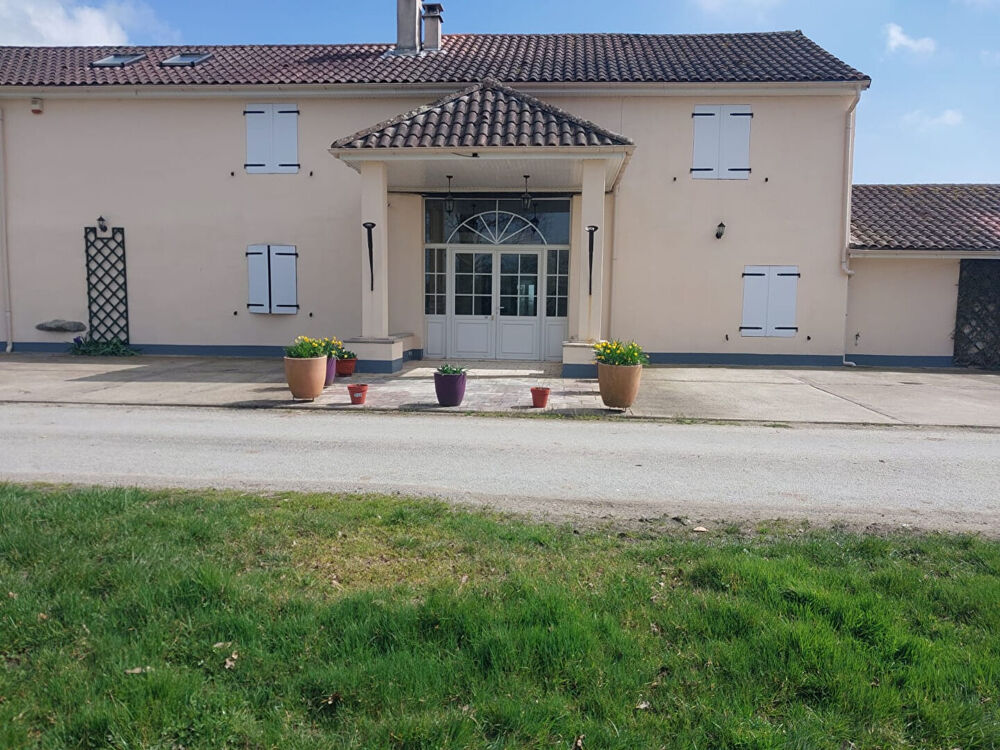 Vente Maison Haute Vienne, Le Dorat, Superb Residence à La Campagne Avec 6 Chambres Et Piscine Interieur La bazeuge