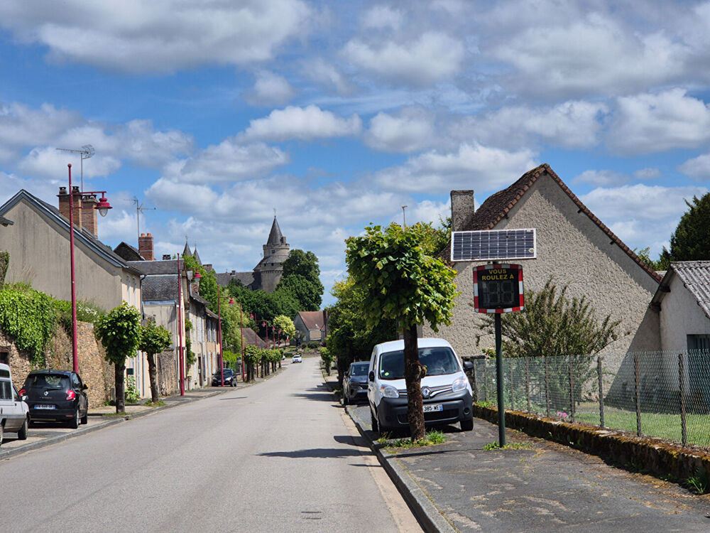 HAUTE-VIENNE. COUSSAC-BONNEVAL. Maison de village comprenant 3 chambres, un grand atelier, un garage et une vue imprenable depui
