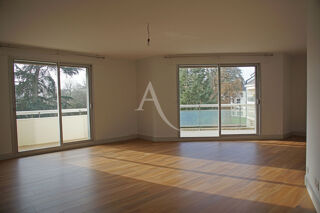  Appartement à louer 4 pièces 130 m²