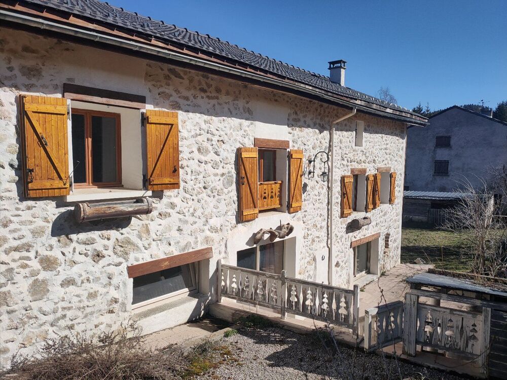 Maison de 200 m² en pierre avec jardin