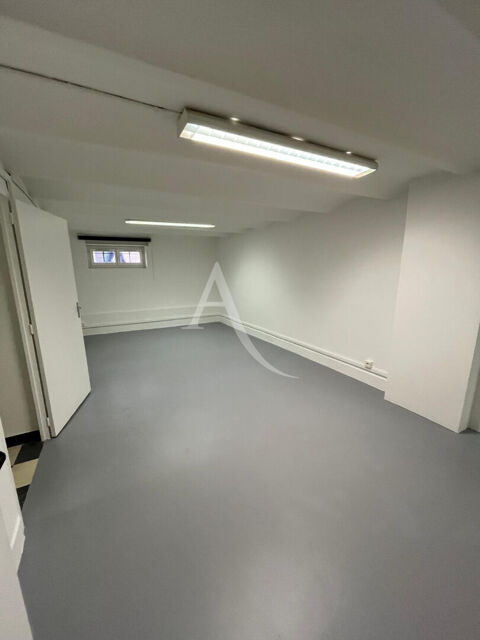 Entrep&ocirc;t / local Stockage / atelier /MURS - Cannes 99 m2 proche banane 144500 06400 Cannes