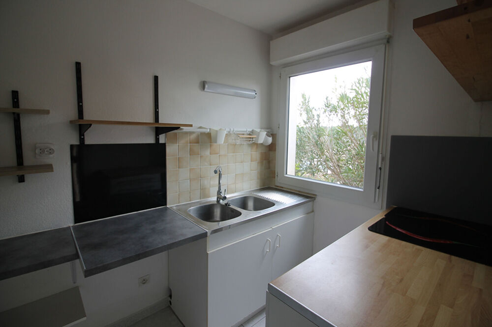 Vente Appartement NIMES GOLF VAQUEROLLES EXCLUSIVITE Joli P3 avec terrasse 8,40m² et parking en RDC dans résidence. Nimes