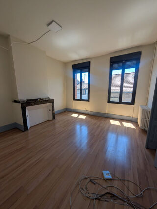  Appartement à louer 7 pièces 204 m²
