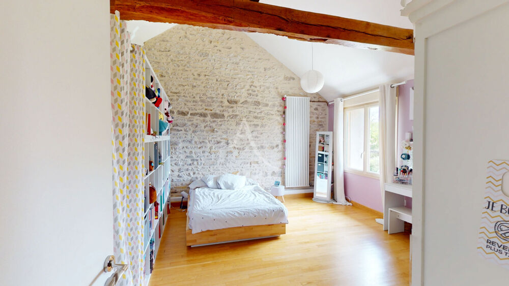 NEUVILLE DE POITOU GRANDE MAISON RENOVEE DE 6 CHAMBRES