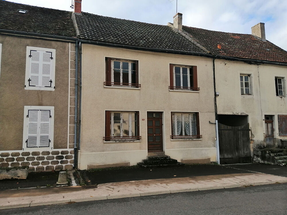 Maison de village à rénover de 128 m² hab. (Quatre chambres)