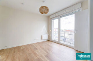 Vente Appartement REIMS - STUDIO RÉNOVÉ AVEC BALCON ET PARKING - PROCHE FACULTÉS - IDÉAL INVESTISSEMENT Reims