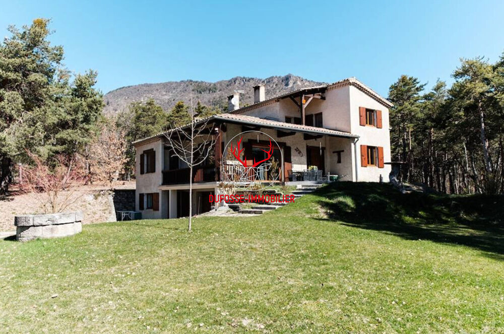 Maison traditionnelle de 6 pièces à vendre à Veynes, entourée de nature