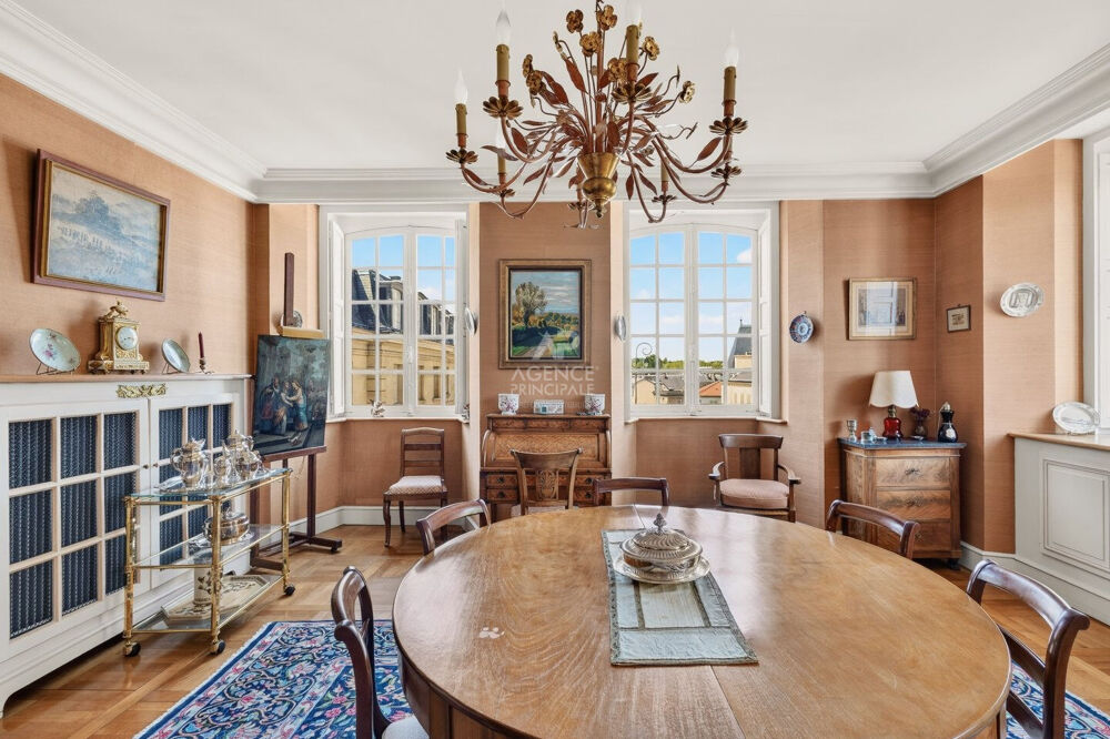 Vente Appartement Versailles Ermitage  Appartement 6 Pièces 167 m² carrez situé au 2ème étage avec ascenseur, gardien et parking Versailles