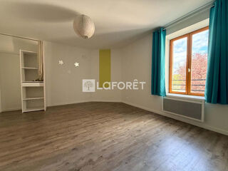  Appartement à louer 3 pièces 77 m²