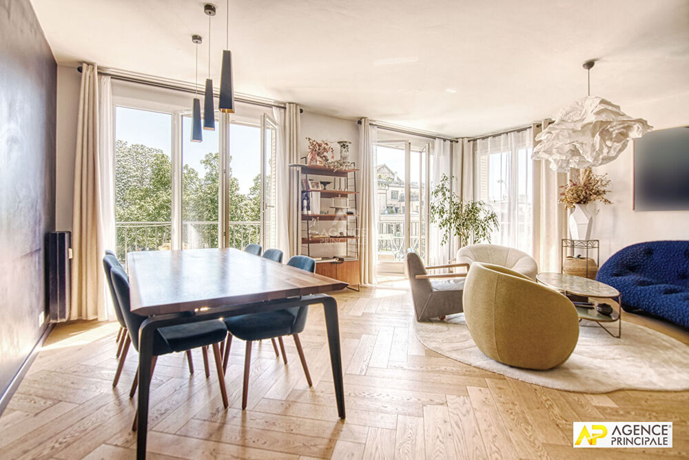 Vente Appartement Versailles Rive-Droite Appartement 5 pièces 138.32 m² au sol situé au 1er étage avec ascenseur, balcon de 14 m² cave et parking Versailles