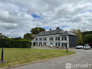  Villa � vendre 15 + pi�ces 553 m�