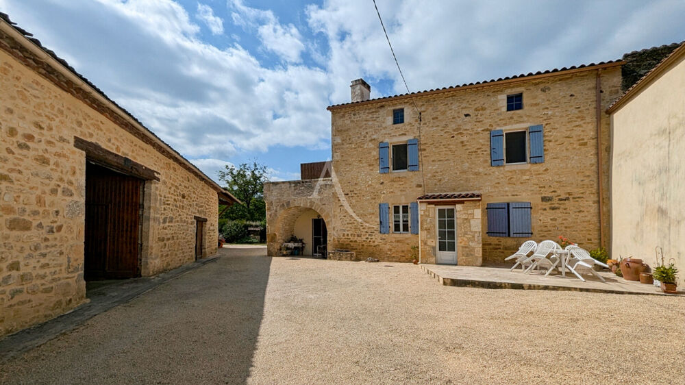 Vente Maison Maison en Pierre et grange de 200m2. Saint front sur lemance