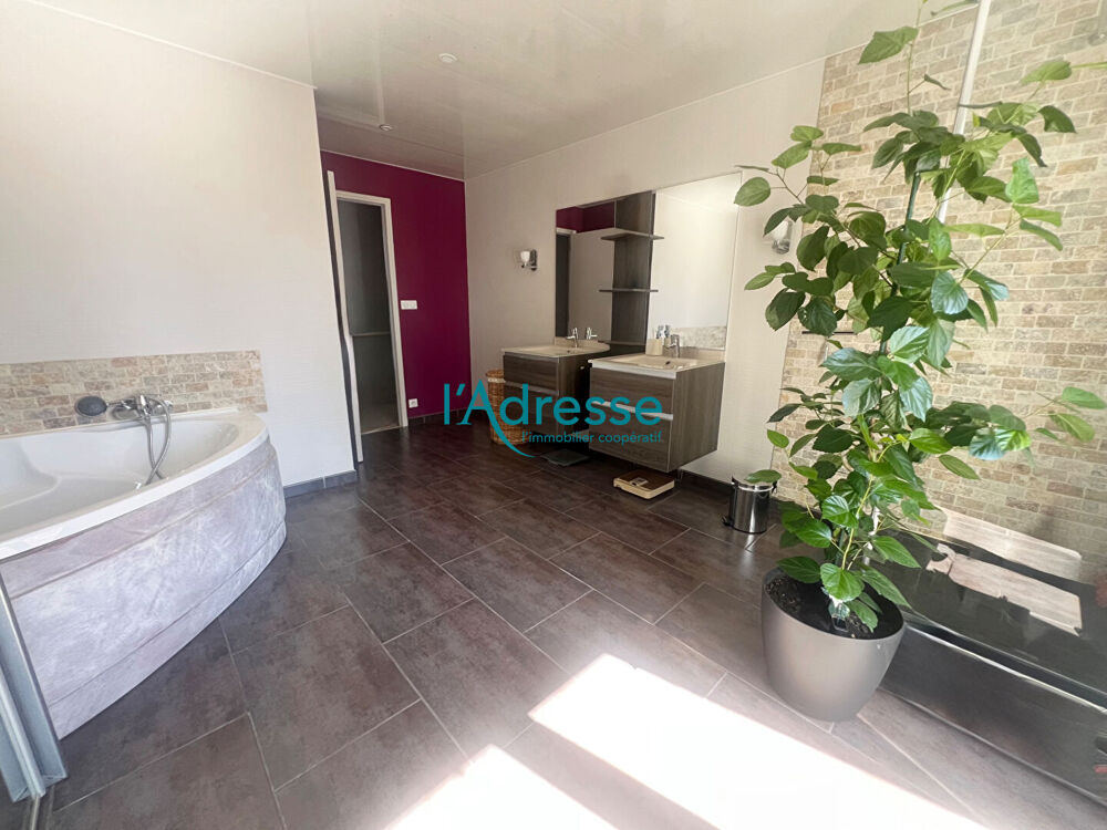 Vente Maison Maison familiale de 235 m² avec terrain arboré de 5 200 m² Erbray