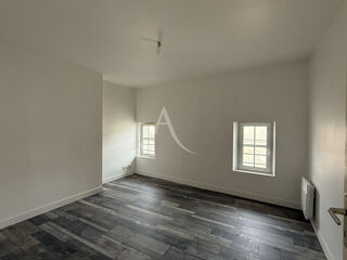  Appartement à louer 3 pièces 76 m²