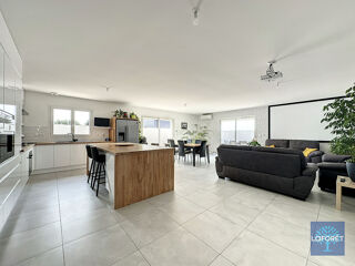  Maison � vendre 5 pi�ces 205 m�