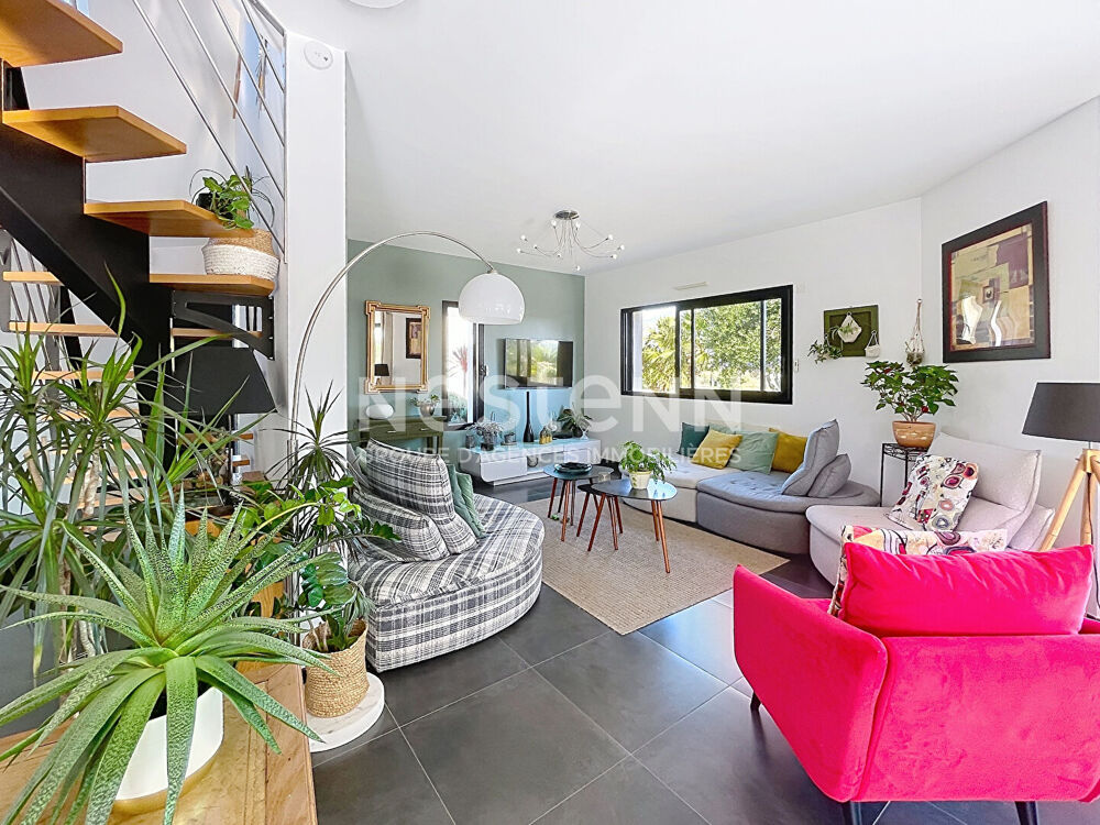 EXCLUSIVITÉ ! Maison d'architecte avec plus de 1200m² de terrain à vendre à Nivillac