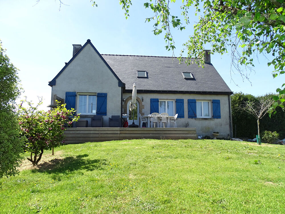 FINISTERE, proche Carhaix. Maison de grand standing à vendre à Plounevezel