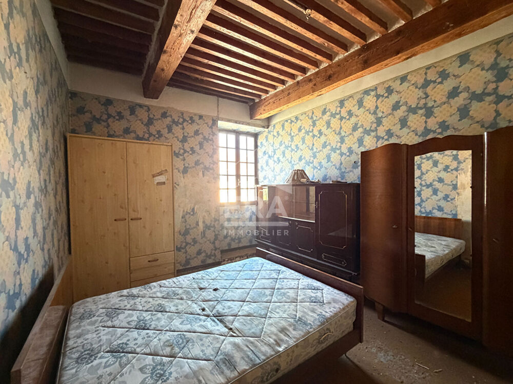 Vente Maison Maison Mison 4 pièce(s) 103.95 m2 Maison de village de caractère à rénover ? Beaux volumes, cachet de l'ancien et fort potentiel Mison