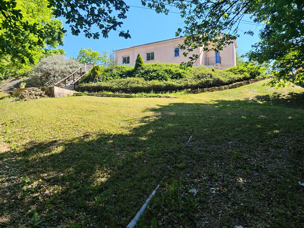EXCLUSIVITÉ ? Une maison aux volumes exceptionnels, idéale pour accueillir tous vos projets de vie !