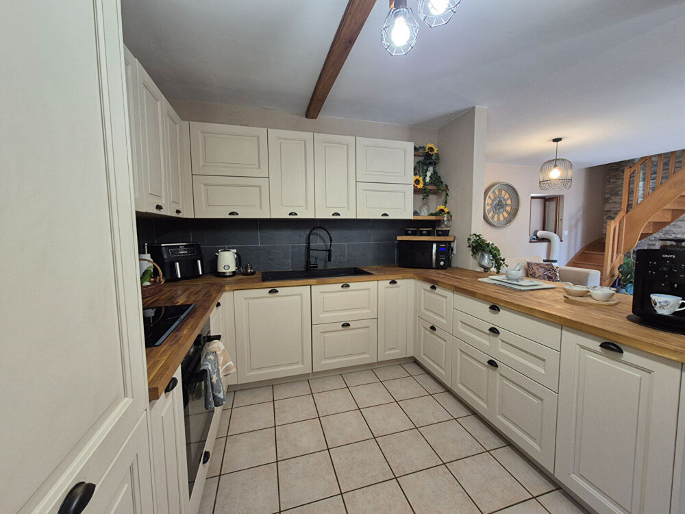 Vente Maison CORRÈZE. PEYRISSAC. Maison en pierre avec 3 chambres, gîte en pierre, garage et jardin de 2 062 m². Peyrissac
