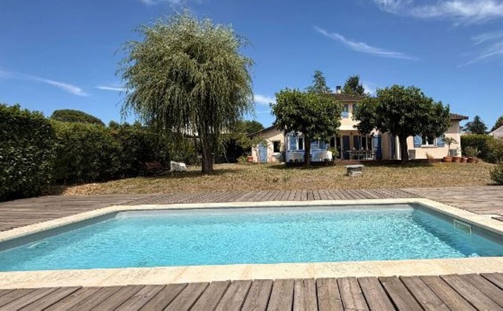 Vente Maison Une maison familiale de 232 m², où les volumes généreux créent une atmosphère chaleureuse et moderne. Montmerle sur saone
