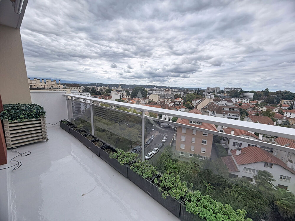Vente Appartement Place  Peyroulet appartement Pau 4 pièce(s) balcon terrasse véranda et parking Pau
