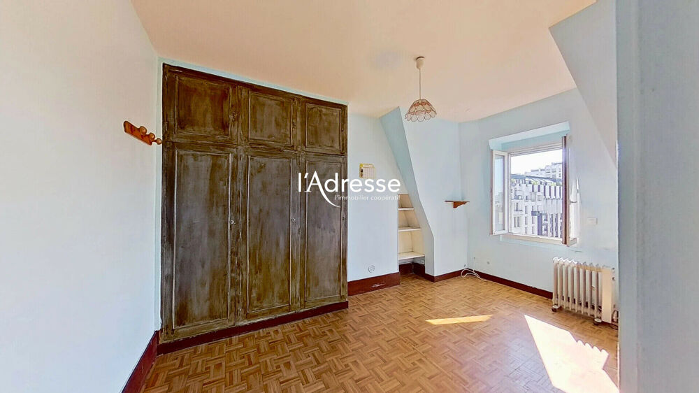 Studio ensoleillé en dernier étage sans vis-à-vis - Rue Cambronne (Paris 15e)