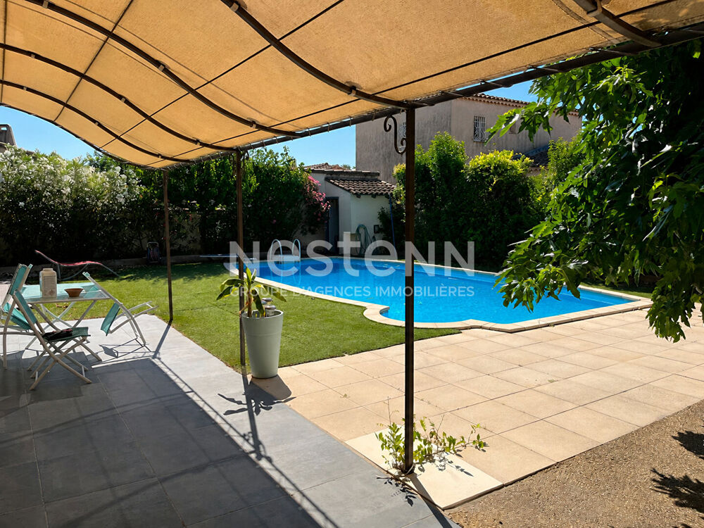 Maison de 197 m2 environ avec studio, piscine et stationnement sur un terrain de 600 m2
