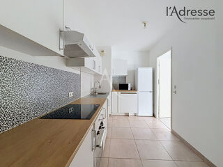  Appartement à louer 5 pièces 100 m² Puteaux