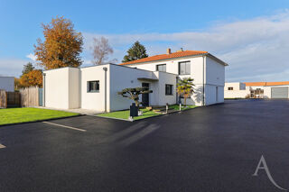  Maison  vendre 7 pices 209 m