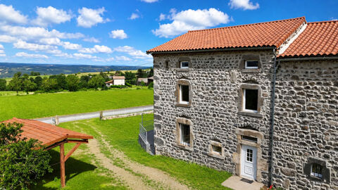   Magnifique corps de ferme rénové avec 5 chambres, dépendances et vue panoramique Maison - 7 pièce(s) - 2324 m²