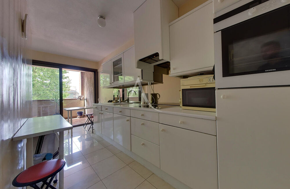 MONTAUBAN, centre ville, T4 traversant, ascenseur au palier, garage, loggia