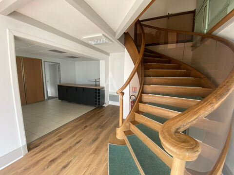   Local professionnel Verrieres En Anjou 5 pièce(s) 140m2 