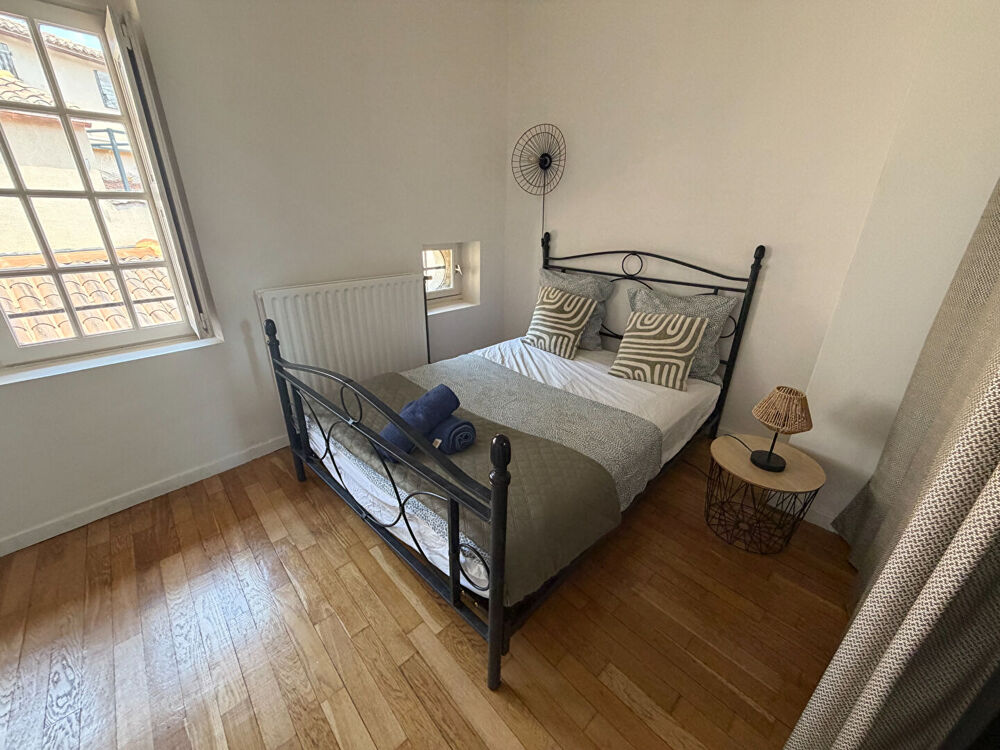 NIMES CENTRE - T3 MEUBLÉ , RENOVÉ 66.65 M² DERNIER ETAGE AVEC TERRASSE ET CAVE