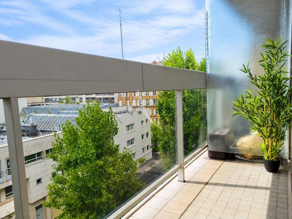 lumineux studio avec balcon
