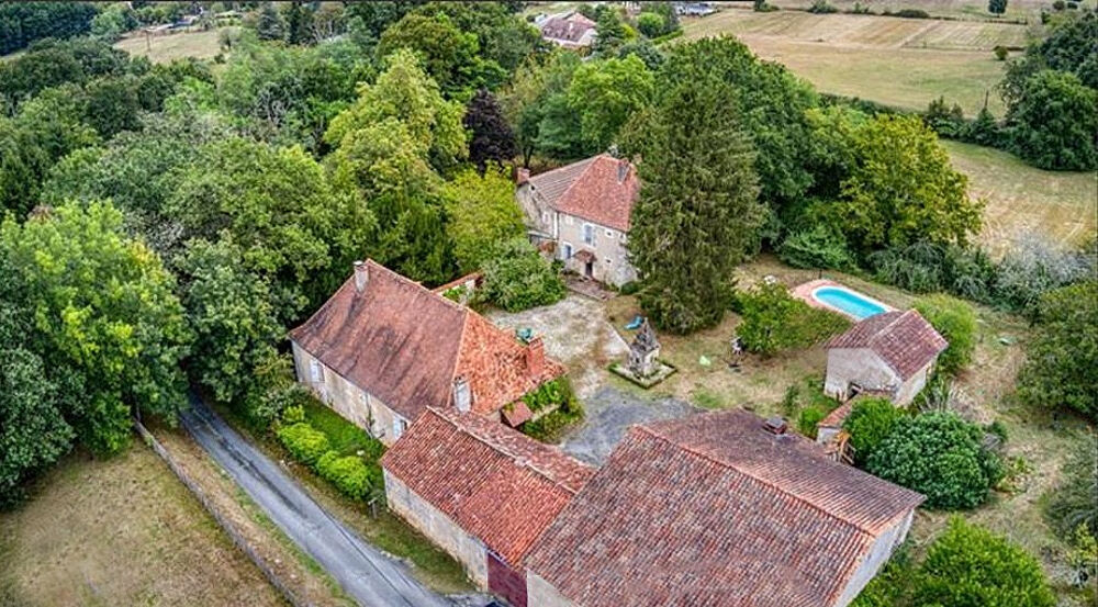 Propriété composée de 2 maisons, dépendances et piscine - Bourgnac 10 pièce(s) 314 m2 - Terrain 2.8ha dont 1ha de pré