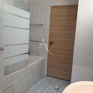  Appartement à louer 3 pièces 52 m²