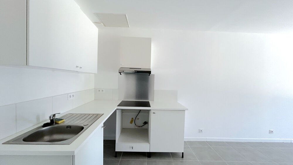 A LOUER MAISON DE TYPE 3 AVEC EXTERIEUR - SECTEUR PUGNAC