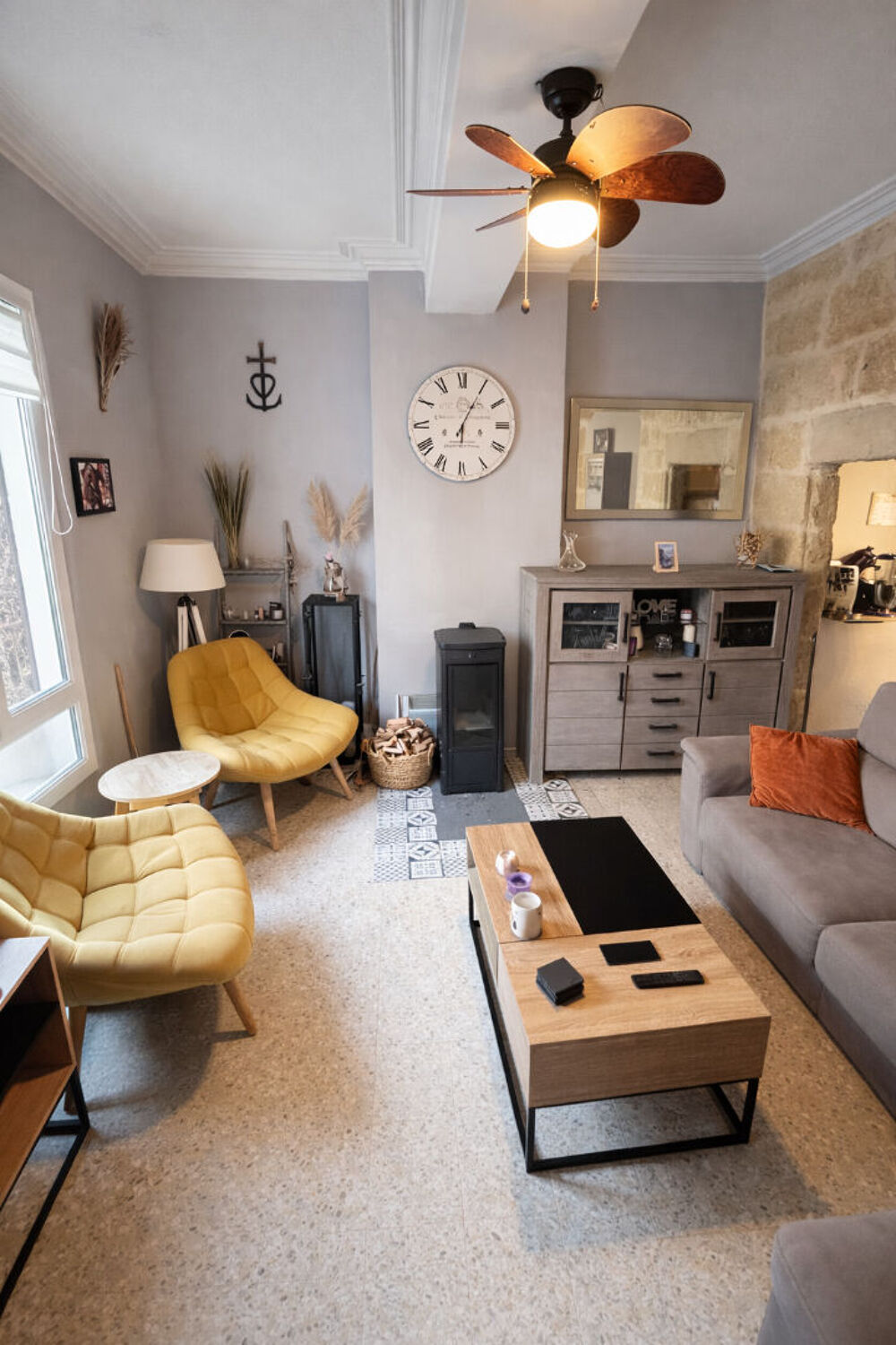 Centre de Vauvert - Maison de village R+1 - 5 pièces - 106 m² - Cour intérieure - Ouvert Interagence