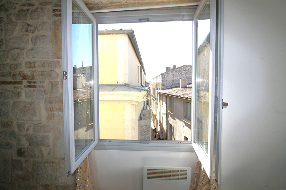 Vente Appartement EXCLUSIVITE NIMES CENTRE VILLE Bel appartement P2 de 34.8 m2au 3ème étage rénové et loué 579,77CCCC Nimes