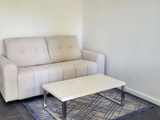Location Appartement chevilly Larue location meublée  sur parc arborée , 37 m2  loyer 990 euros Chevilly larue