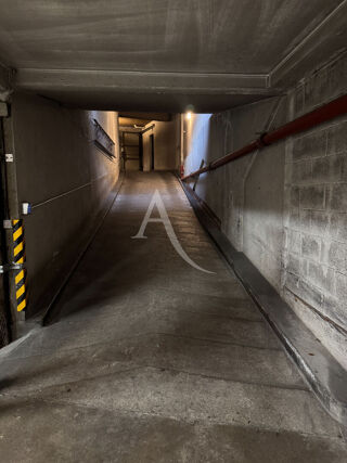  Parking / Garage  vendre 