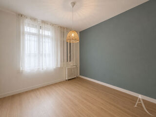  Appartement à louer 3 pièces 76 m²