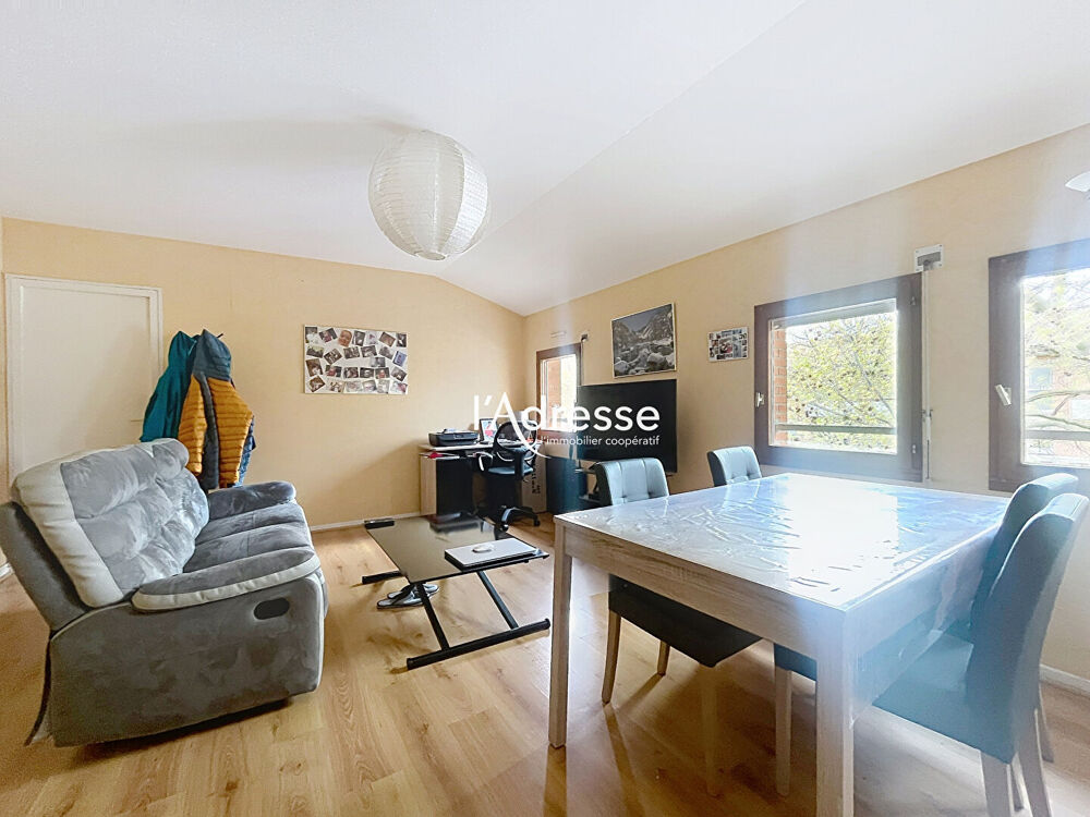 - Tournefeuille (hyper centre) - Appartement T3 avec une place de stationnement privative.
