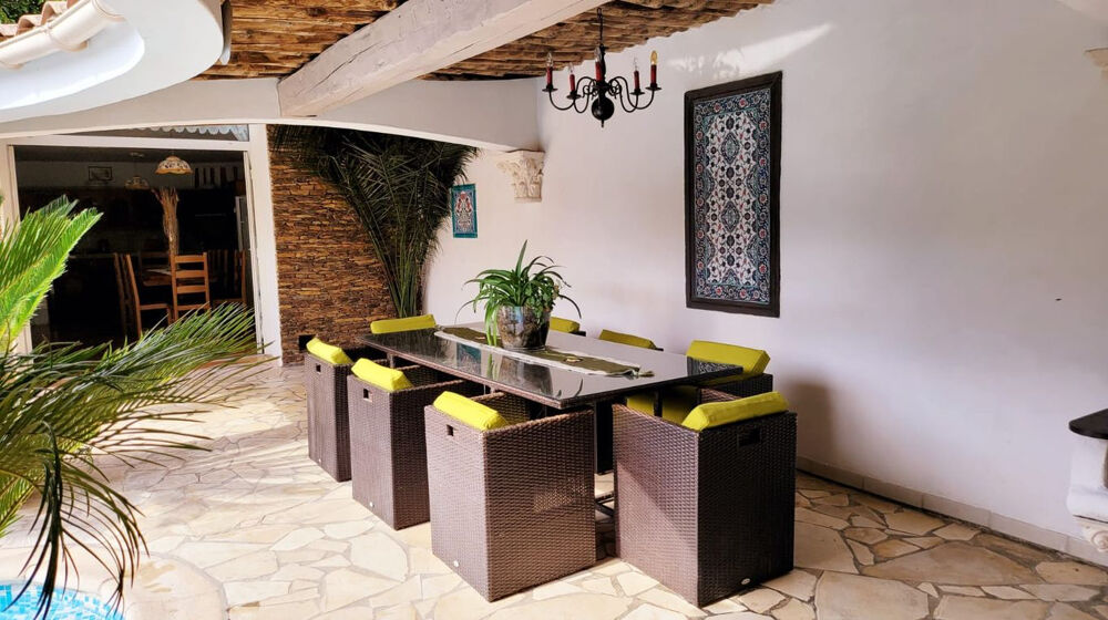 Sainte-Maxime - Deux villas provençales, 8 chambres, 265 m² habitables, aperçu mer, plage à pied