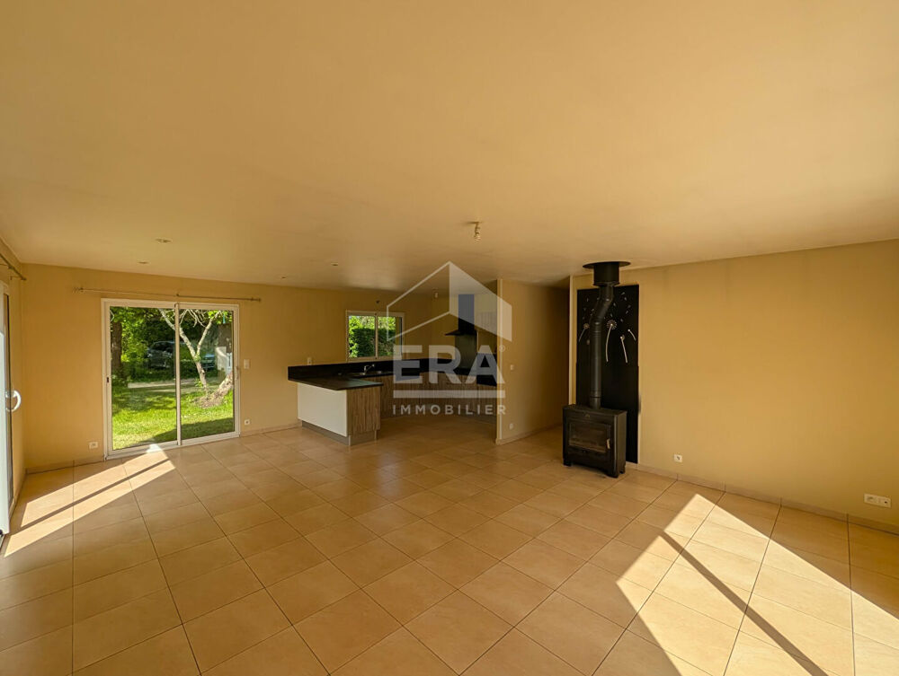 Maison de plain pied à vendre à Montpon-Ménestérol en Dordogne- Calme et Confort sur 3165 m²