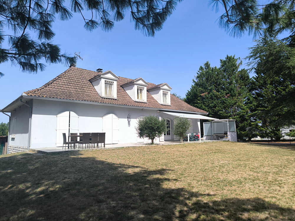 Vente Maison Pavillon type Ile de France sur grand parc arboré de 4000 M2 . Mirepoix  . Mirepoix