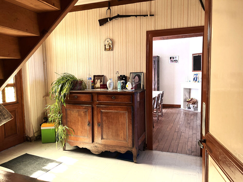 Ancien corps de ferme avec dépendances et potentiel